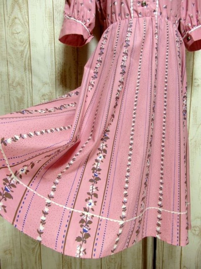 画像2: 花柄 ストライプ柄 ピンク コンチョボタン レース 袖あり ガーリー ディアンドル チロルワンピース ドイツ民族衣装 舞台 演奏会 フォークダンス オクトーバーフェスト 【4056】