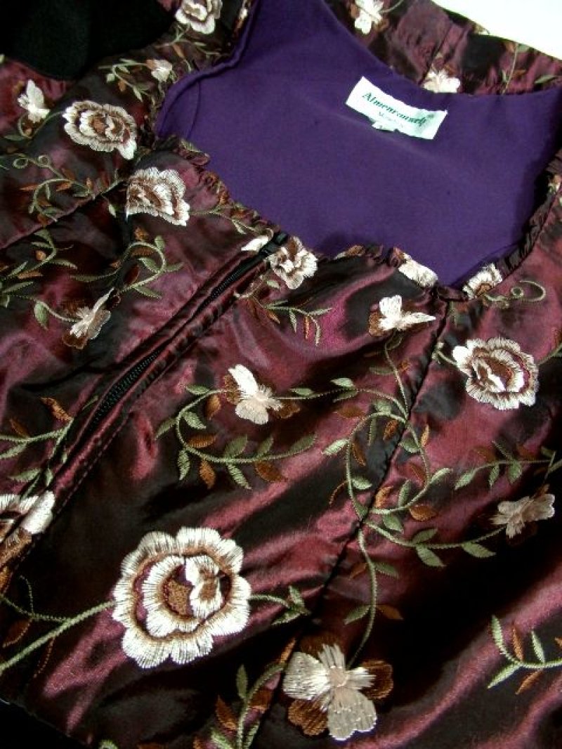 画像3: エレガントな花柄刺繍が施された逸品 切り替えしデザインが魅力的なふんわり綺麗なライン ディアンドル チロルワンピース ドイツ民族衣装 舞台 演奏会 フォークダンス オクトーバーフェスト 【4122】