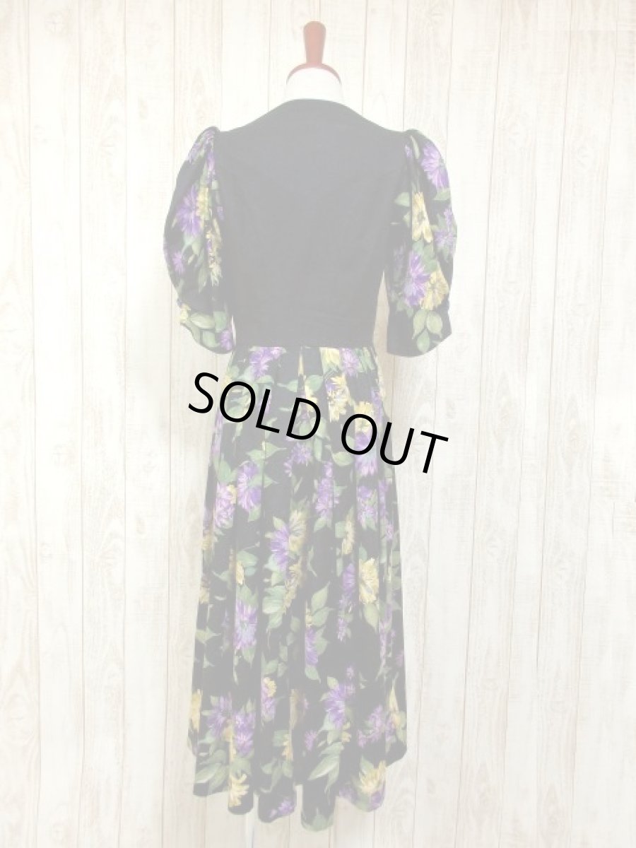 画像5: 大人クラシカルな雰囲気たっぷり アンティークフラワー柄切り替えデザインス ウエストキュッとスカートふんわり ディアンドル チロルワンピース ドイツ民族衣装 舞台 演奏会 フォークダンス オクトーバーフェスト 【4153】 (5)