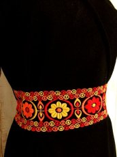 画像4: ヨーロッパ古着　贅沢なカラフルフラワー刺繍が素晴らし〜い!!綺麗なシルエットライン☆華やか大人レトロアンティークスタイル♪刺繍入りクラシカルヴィンテージドレス (4)