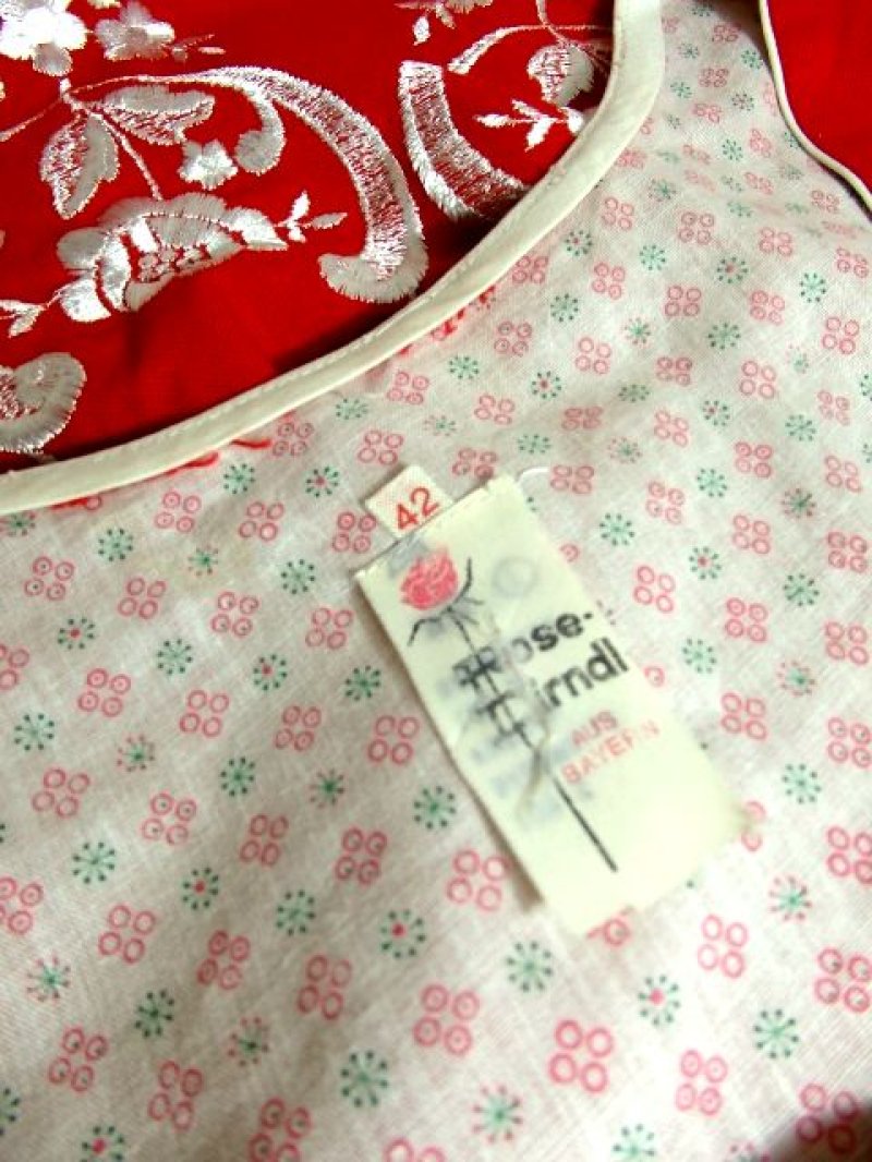 画像3: ぷっくりお花刺繍がとびきりキュート ウエストがきゅっと スカートふんわり 華やかな ディアンドル チロルワンピース ドイツ民族衣装 舞台 演奏会 フォークダンス オクトーバーフェスト 【4228】