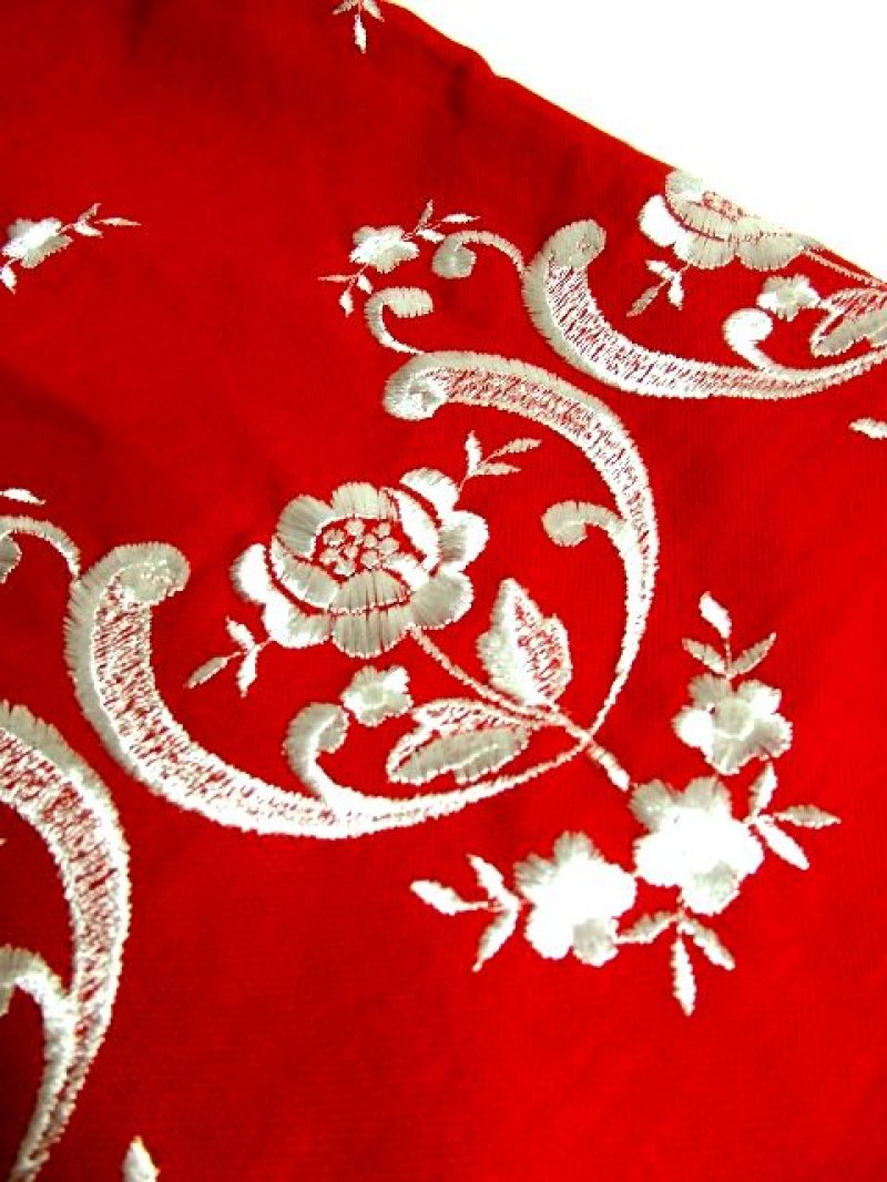 画像2: ぷっくりお花刺繍がとびきりキュート ウエストがきゅっと スカートふんわり 華やかな ディアンドル チロルワンピース ドイツ民族衣装 舞台 演奏会 フォークダンス オクトーバーフェスト 【4228】