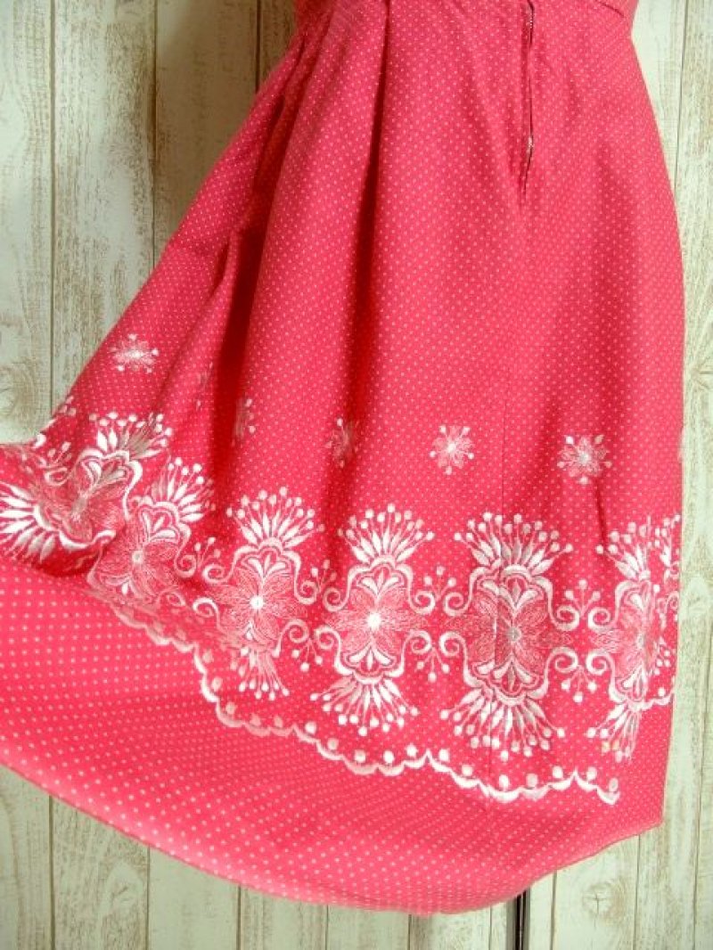 画像2: 乙女なピンクカラー 贅沢な刺繍×ドット柄 レトロガーリー ディアンドル チロルワンピース ドイツ民族衣装 舞台 演奏会 フォークダンス オクトーバーフェスト 【4324】