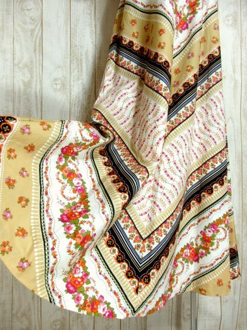 画像2: 花柄 切り替えし 衣装にもおすすめ ふんわり袖 クラシカル 半袖 レトロ ヨーロッパ古着 ヴィンテージコットンドレス