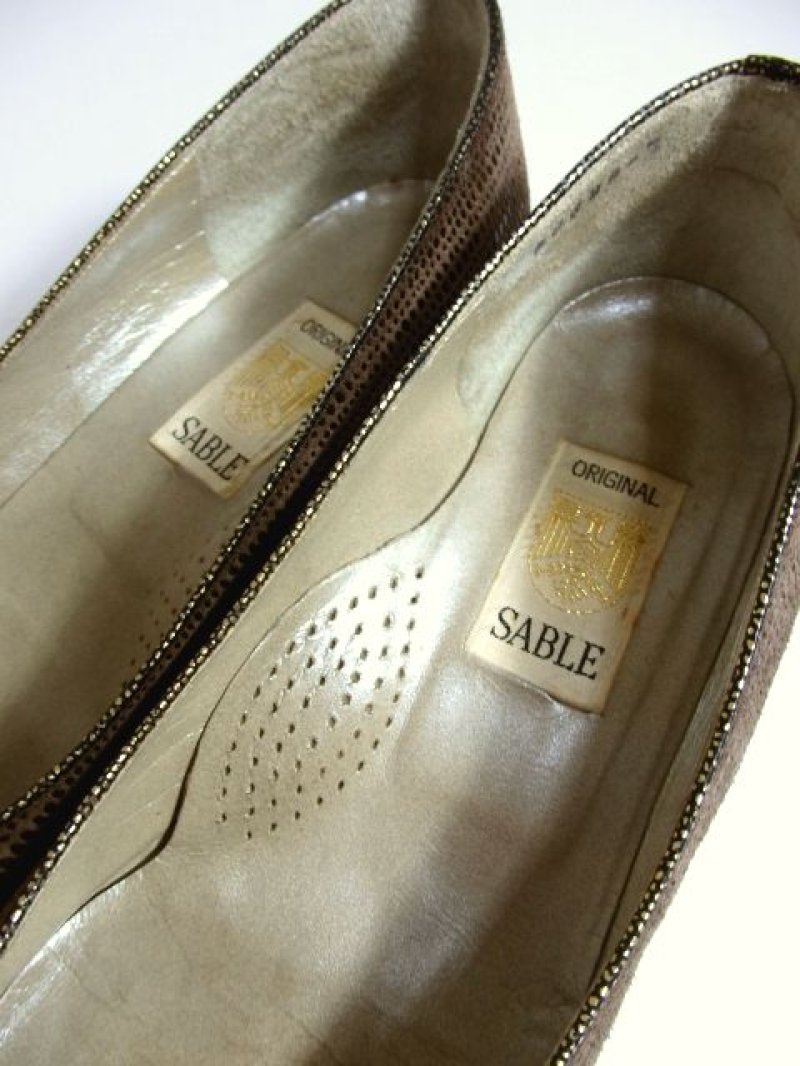 画像2: レトロパンプス 大きなフラワーモチーフ 秋冬コーデに合わせやすそう【4525】