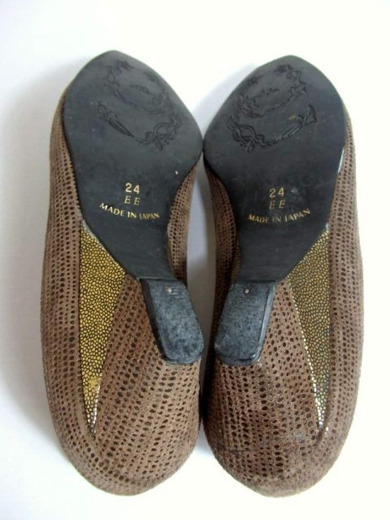 画像1: レトロパンプス 大きなフラワーモチーフ 秋冬コーデに合わせやすそう【4525】