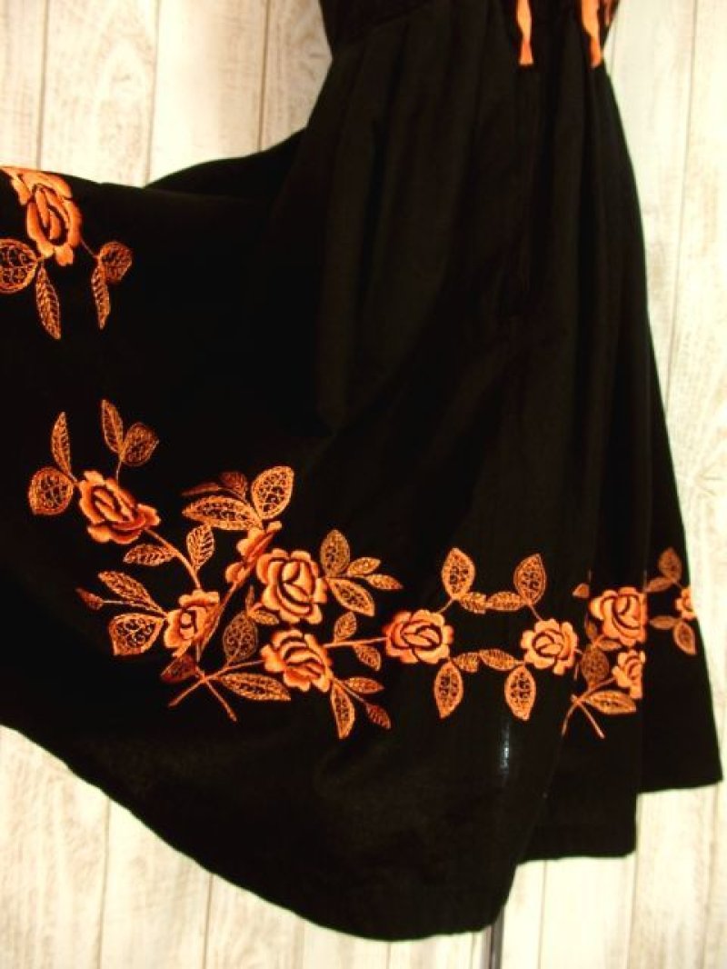 画像2: お花刺繍にうっとり 胸元リボン結び フロントジッパーデザイン ディアンドル チロルワンピース ドイツ民族衣装 舞台 演奏会 フォークダンス オクトーバーフェスト 【4625】