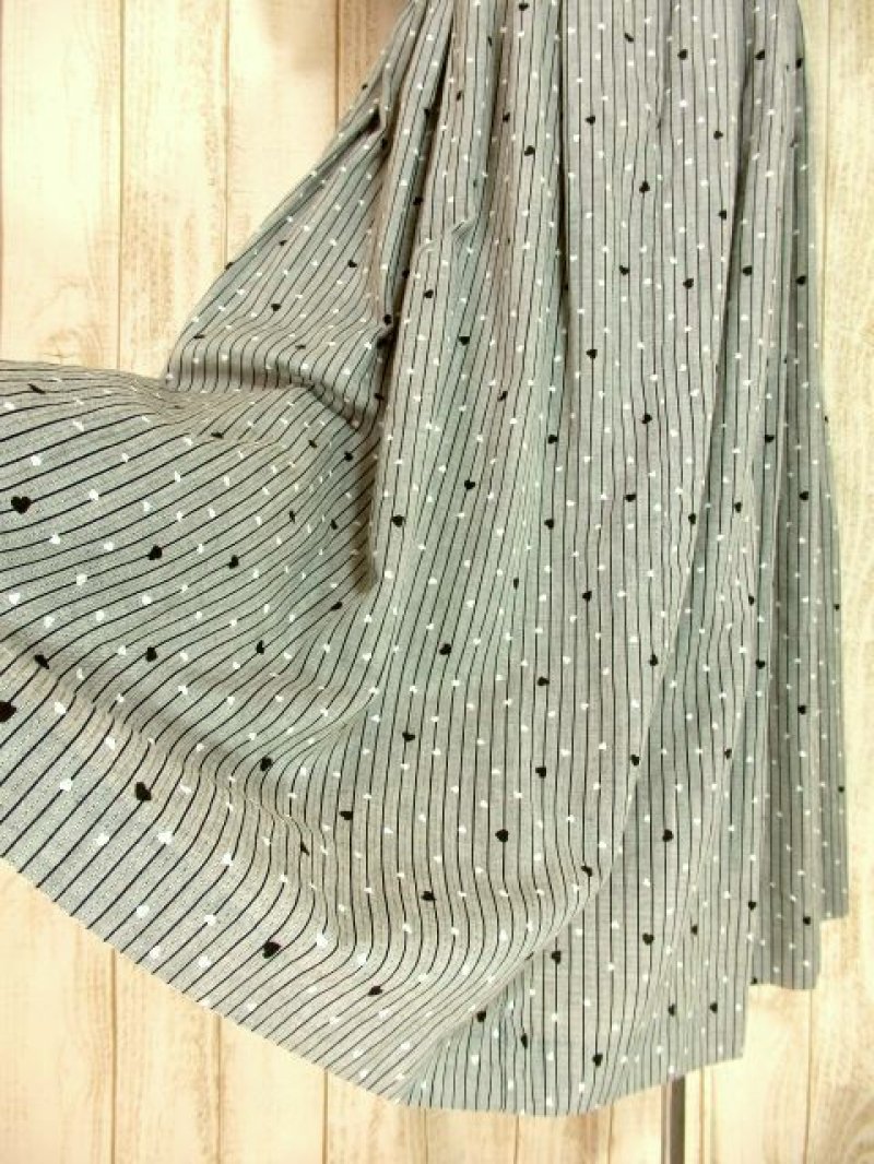 画像1: モノクロハート柄×ハート型ボタンがとびっきり可愛い ボーダー×ストライプ ふんわりパフスリーブ ディアンドル チロルワンピース ドイツ民族衣装 舞台 演奏会 フォークダンス オクトーバーフェスト 【4681】