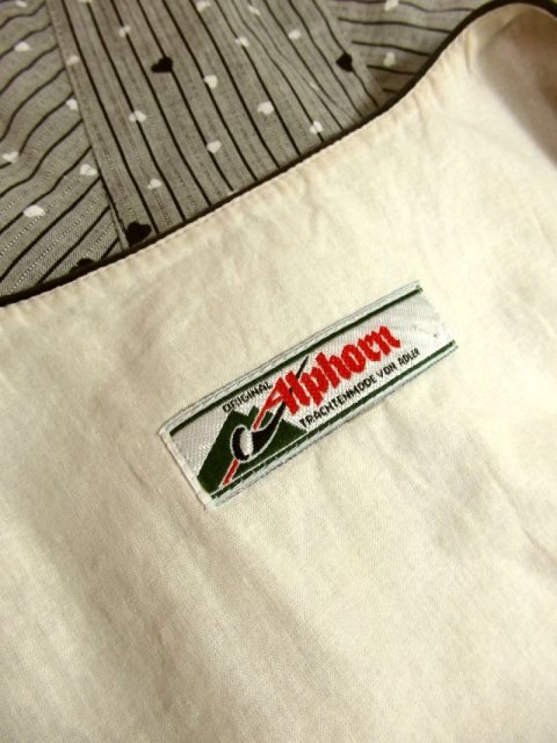 画像3: モノクロハート柄×ハート型ボタンがとびっきり可愛い ボーダー×ストライプ ふんわりパフスリーブ ディアンドル チロルワンピース ドイツ民族衣装 舞台 演奏会 フォークダンス オクトーバーフェスト 【4681】