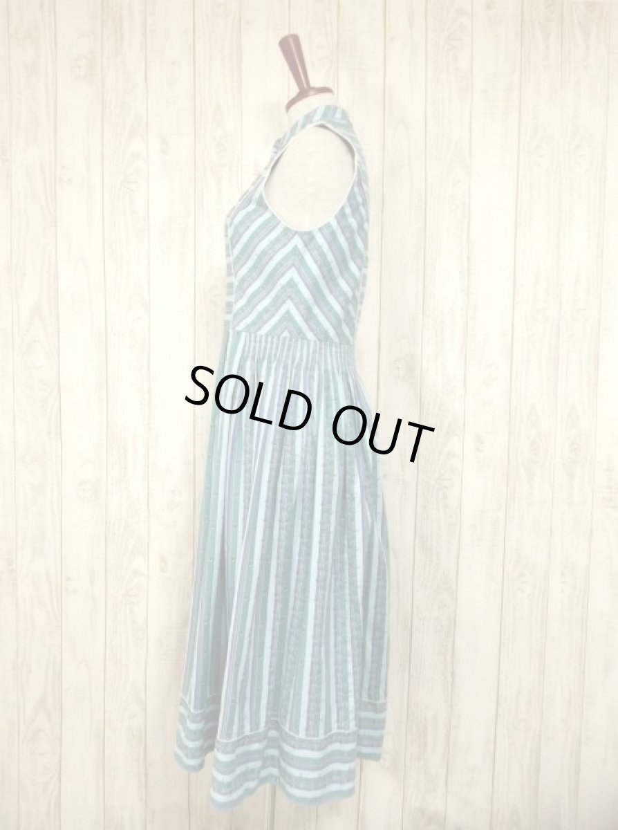 画像4: ストライプ×ボーダー×小花柄＆リーフ柄切り替えしデザインが魅力的 ディアンドル チロルワンピース ドイツ民族衣装 舞台 演奏会 フォークダンス オクトーバーフェスト 【4701】 (4)