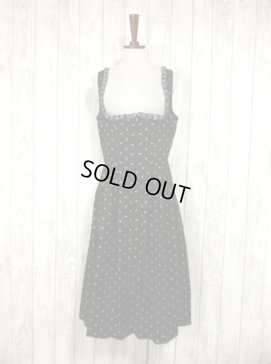 画像2: Black地にパープル・グリーン・ホワイト小花柄 フロントジッパー ディアンドル チロルワンピース ドイツ民族衣装 舞台 演奏会 フォークダンス オクトーバーフェスト 【4718】 (2)