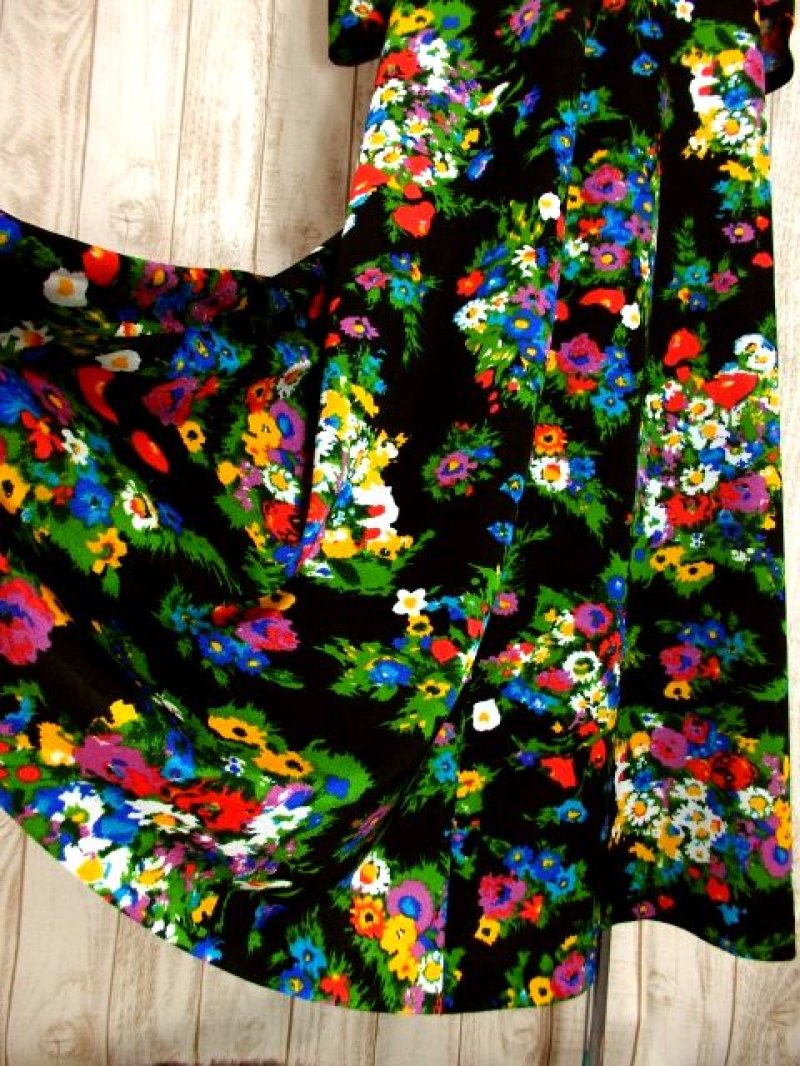 画像2: サイケ 花柄 ブラック 華やか 衣装やパーティースタイルにも レトロ 長袖 ヨーロッパ古着 ヴィンテージドレス 【4758】