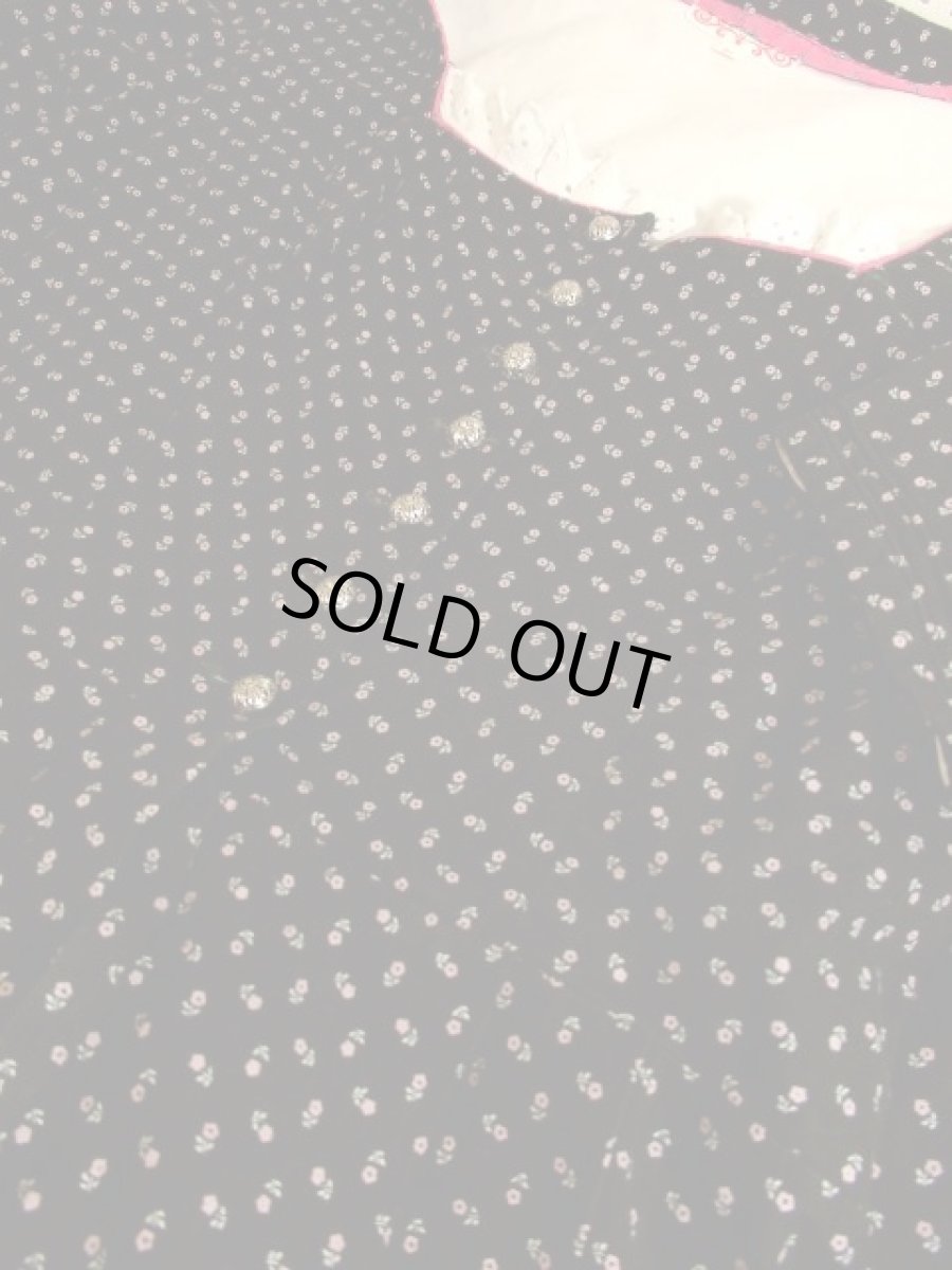 画像9: 小花柄×アンティークレース装飾がとびっきり可愛い パフスリーブ ディアンドル チロルワンピース ドイツ民族衣装 舞台 演奏会 フォークダンス オクトーバーフェスト 【4765】 (9)