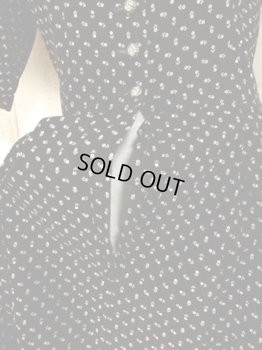 画像8: 小花柄×アンティークレース装飾がとびっきり可愛い パフスリーブ ディアンドル チロルワンピース ドイツ民族衣装 舞台 演奏会 フォークダンス オクトーバーフェスト 【4765】 (8)