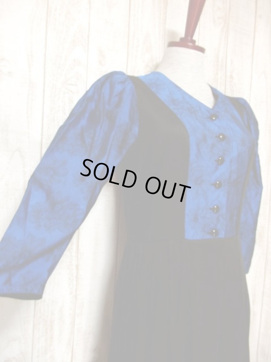 画像4: 花柄 ブルー ブラック オーストリア製 長袖 クラシカル ディアンドル チロルワンピース ドイツ民族衣装 舞台 演奏会 フォークダンス オクトーバーフェスト 【4939】 (4)