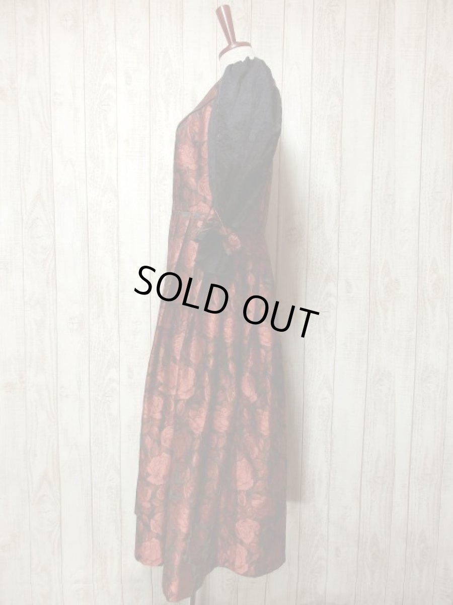 画像8: アンティークフラワー織り×両袖リボン装飾 ふんわりパフスリーブ 大人レトロクラシカル ディアンドル チロルワンピース ドイツ民族衣装 舞台 演奏会 フォークダンス オクトーバーフェスト 【4954】 (8)