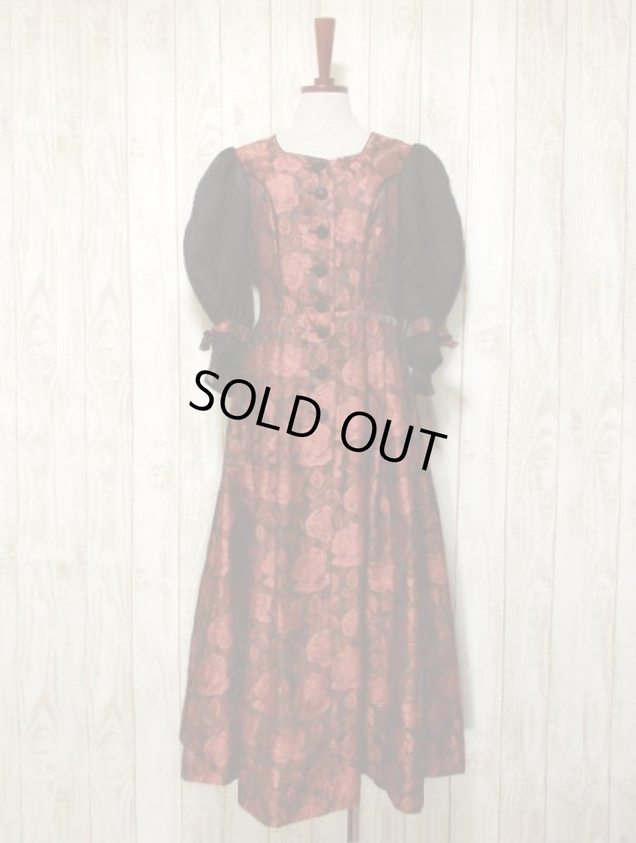 画像2: アンティークフラワー織り×両袖リボン装飾 ふんわりパフスリーブ 大人レトロクラシカル ディアンドル チロルワンピース ドイツ民族衣装 舞台 演奏会 フォークダンス オクトーバーフェスト 【4954】 (2)