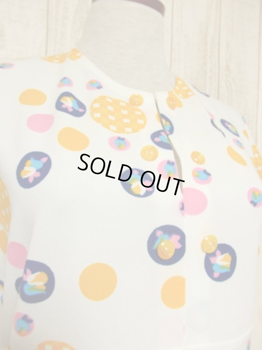 画像3: ドット柄 スクエア柄 花柄 ホワイト 70's ポップ 半袖 レトロ ヨーロッパ古着 ヴィンテージワンピース【4991】 (3)