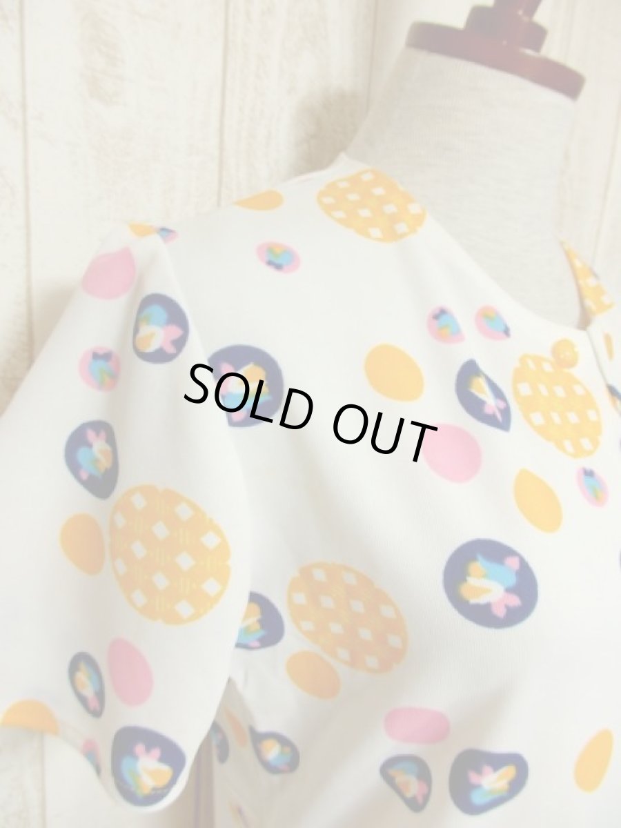 画像6: ドット柄 スクエア柄 花柄 ホワイト 70's ポップ 半袖 レトロ ヨーロッパ古着 ヴィンテージワンピース【4991】 (6)