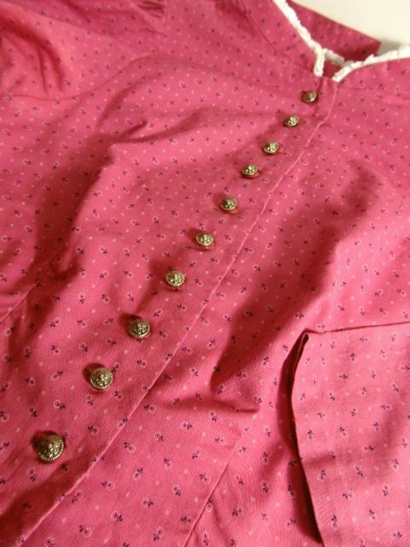 画像3: 小花柄がとびっきり可愛い 首元レース装飾 ふんわりパフスリーブ ディアンドル チロルワンピース ドイツ民族衣装 舞台 演奏会 フォークダンス オクトーバーフェスト 【5007】