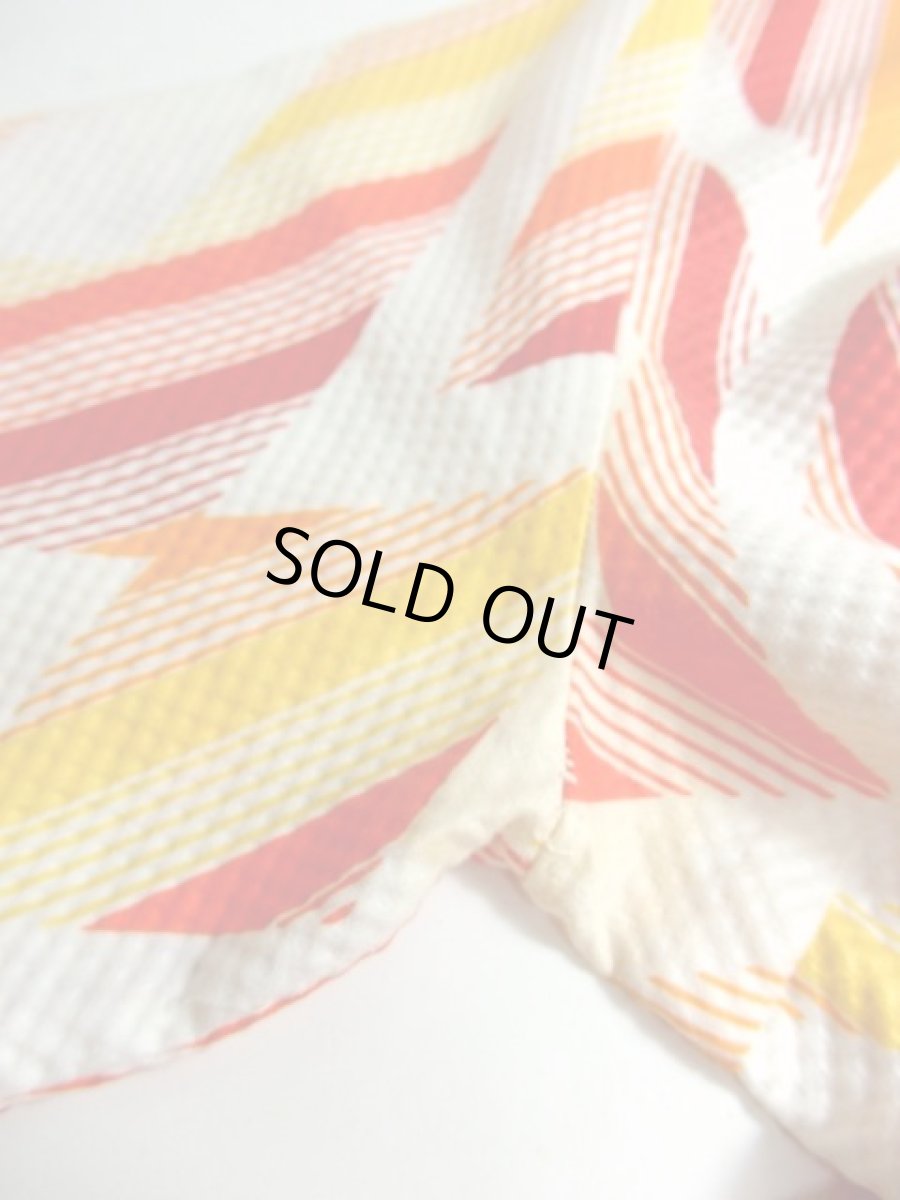 画像12: レトロポップサイケ!!! 幾何学柄×ストライプ♪ポップなカラーリングがセンス抜群!!ウエストリボン結びでアクセント★　70'sヴィンテージワンピース (12)