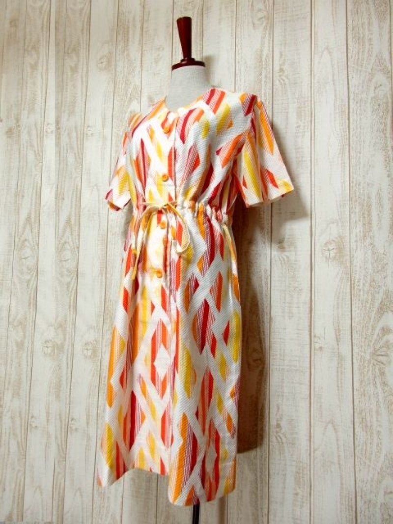 画像1: レトロポップサイケ!!! 幾何学柄×ストライプ♪ポップなカラーリングがセンス抜群!!ウエストリボン結びでアクセント★　70'sヴィンテージワンピース