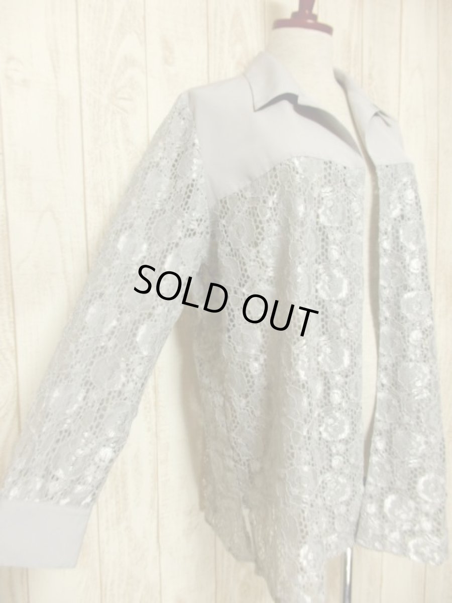 画像4: ヨーロッパ古着 グレー 花柄レース 切り替えし 羽織ってお洒落に決まる 大人クラシカ 長袖 シャツ ヴィンテージレースブラウス (4)