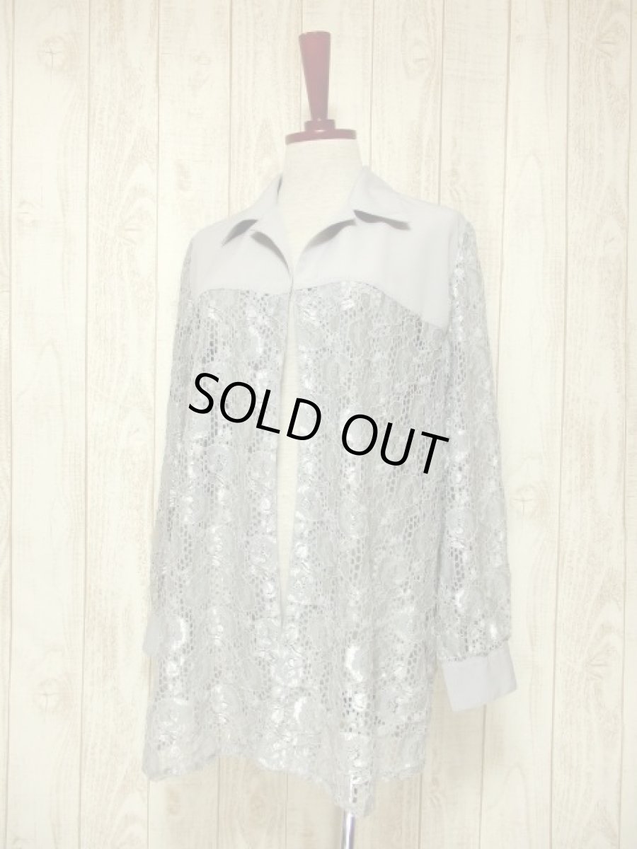 画像2: ヨーロッパ古着 グレー 花柄レース 切り替えし 羽織ってお洒落に決まる 大人クラシカ 長袖 シャツ ヴィンテージレースブラウス (2)