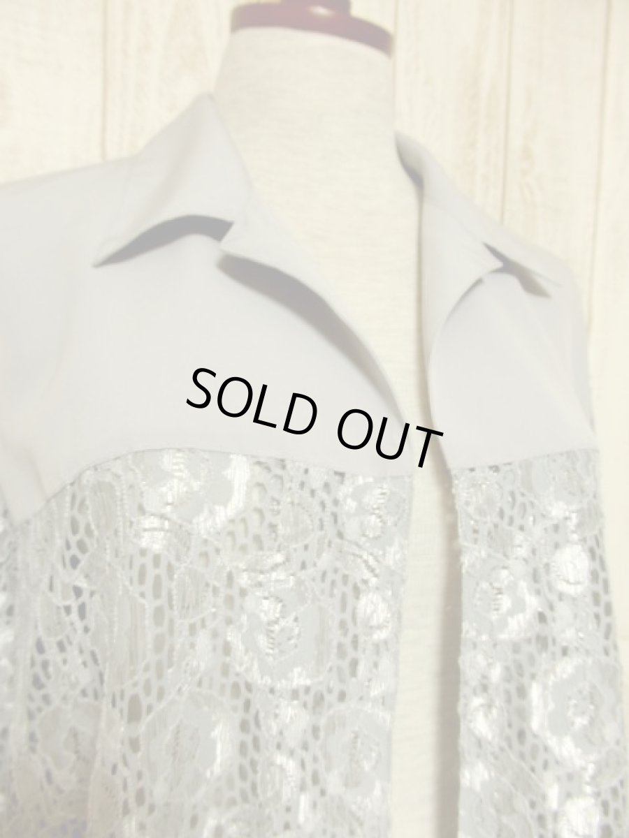 画像3: ヨーロッパ古着 グレー 花柄レース 切り替えし 羽織ってお洒落に決まる 大人クラシカ 長袖 シャツ ヴィンテージレースブラウス (3)