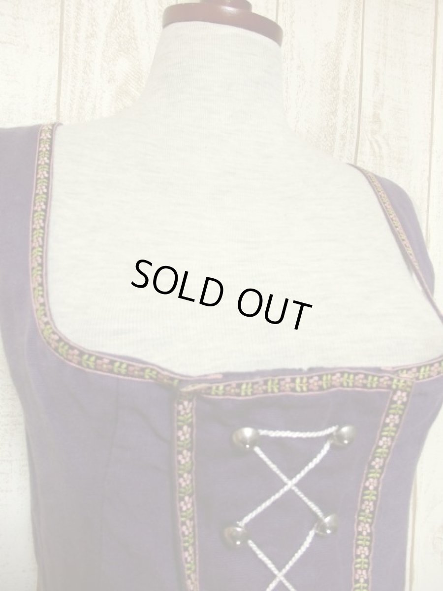 画像3: レトロフォークロア×小花刺繍装飾 ドット柄切り替えしデザイン リボン結びで可愛く ディアンドル チロルワンピース ドイツ民族衣装 舞台 演奏会 フォークダンス オクトーバーフェスト 【5058】 (3)