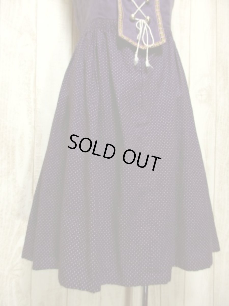 画像10: レトロフォークロア×小花刺繍装飾 ドット柄切り替えしデザイン リボン結びで可愛く ディアンドル チロルワンピース ドイツ民族衣装 舞台 演奏会 フォークダンス オクトーバーフェスト 【5058】 (10)