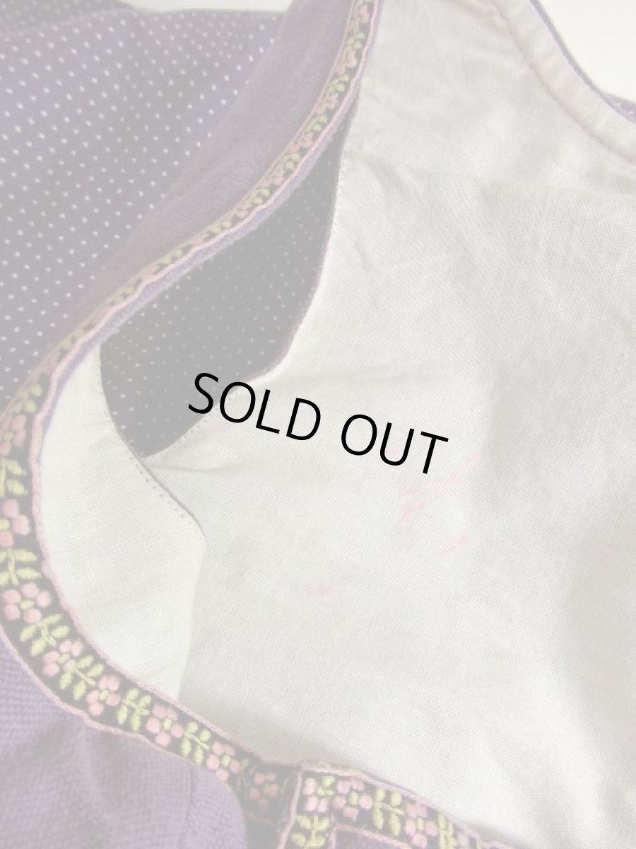 画像13: レトロフォークロア×小花刺繍装飾 ドット柄切り替えしデザイン リボン結びで可愛く ディアンドル チロルワンピース ドイツ民族衣装 舞台 演奏会 フォークダンス オクトーバーフェスト 【5058】 (13)