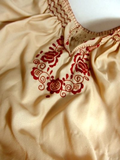 画像3: ぷっくりお花刺繍 ステッチが可愛い 袖にも刺繍 ヨーロッパ古着 大人ガーリーなヴィンテージ半袖刺繍スモックブラウス【5059】