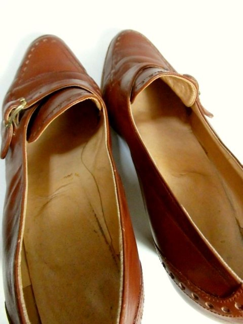 画像1: ハンガリー製!!!　レザー×ゴールドバックル♪ウッドヒールも素敵★　レトロアンティークパンプス