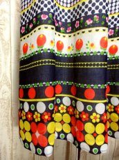 画像11: ヨーロッパ古着　カラフルドット×レトロポップフラワープリントが可愛いー♪フリル装飾★　とびきりポップなヴィンテージドレス (11)