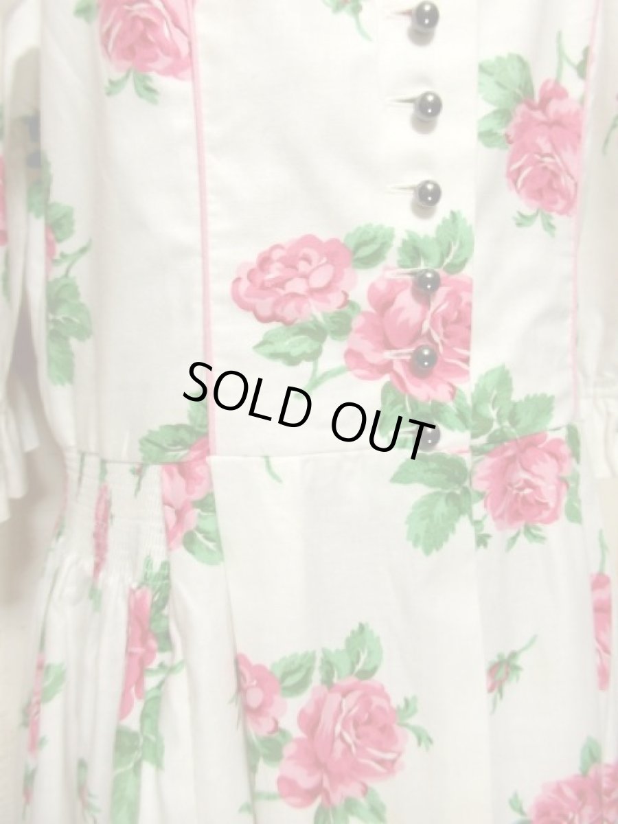 画像9: オーストリア製 大きな花柄×襟元レース装飾がとびっきり可愛い ふんわりパフスリーブ ディアンドル チロルワンピース ドイツ民族衣装 舞台 演奏会 フォークダンス オクトーバーフェスト 【5138】 (9)