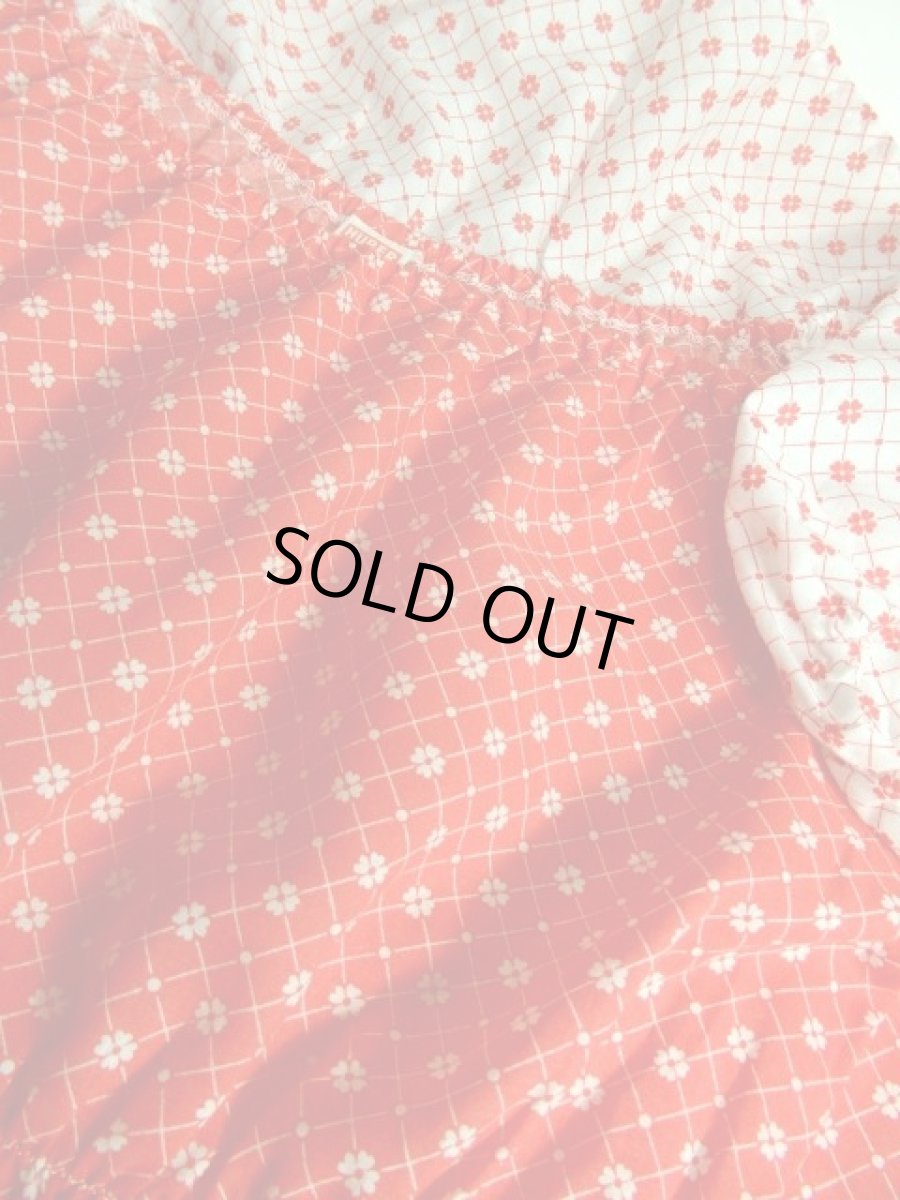 画像12: ヨーロッパ古着　小花柄×スクエア×ドットプリント♪　オフショルダーデザイン★　レトロガーリーなヴィンテージドレス　オレンジ×ホワイト (12)