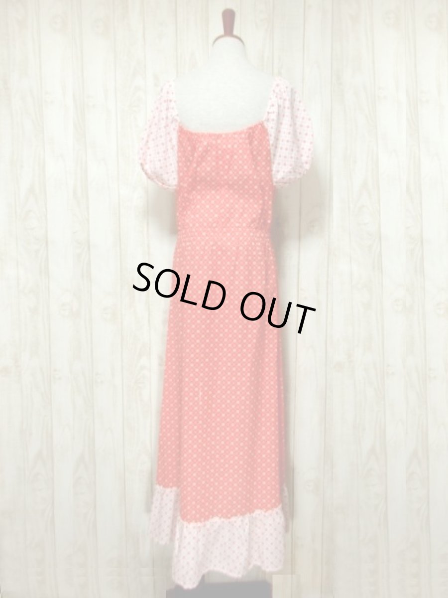 画像5: ヨーロッパ古着　小花柄×スクエア×ドットプリント♪　オフショルダーデザイン★　レトロガーリーなヴィンテージドレス　オレンジ×ホワイト (5)