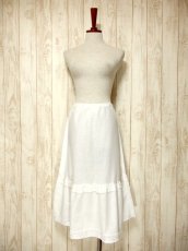 画像3: ☆　ヨーロッパ古着　フラワー刺繍入りホワイトコットンレース装飾が可愛らしい♪　レトロアンティークなホワイトスカート　☆ (3)