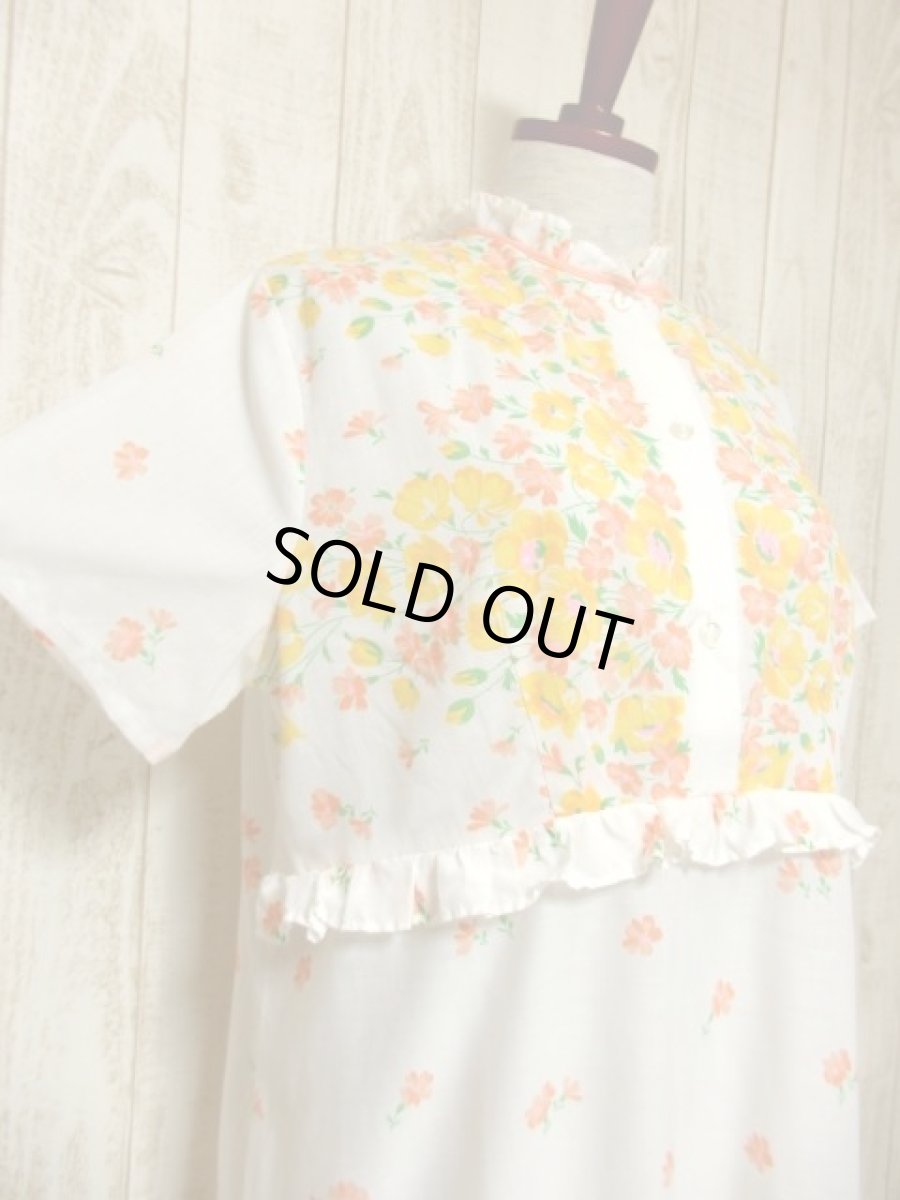 画像4: ヨーロッパ古着　可愛らしいアンティークフラワープリント×フリル×リボンテープ装飾♪　ふんわり乙女ガーリーヴィンテージドレス (4)