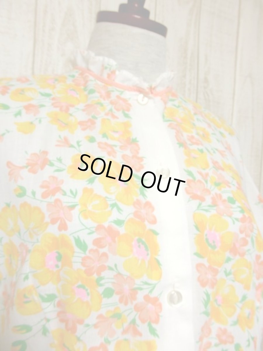 画像3: ヨーロッパ古着　可愛らしいアンティークフラワープリント×フリル×リボンテープ装飾♪　ふんわり乙女ガーリーヴィンテージドレス (3)