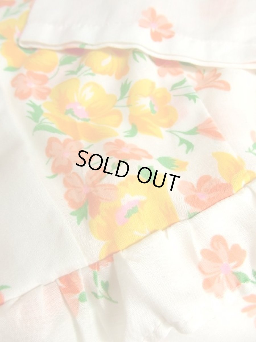 画像10: ヨーロッパ古着　可愛らしいアンティークフラワープリント×フリル×リボンテープ装飾♪　ふんわり乙女ガーリーヴィンテージドレス (10)