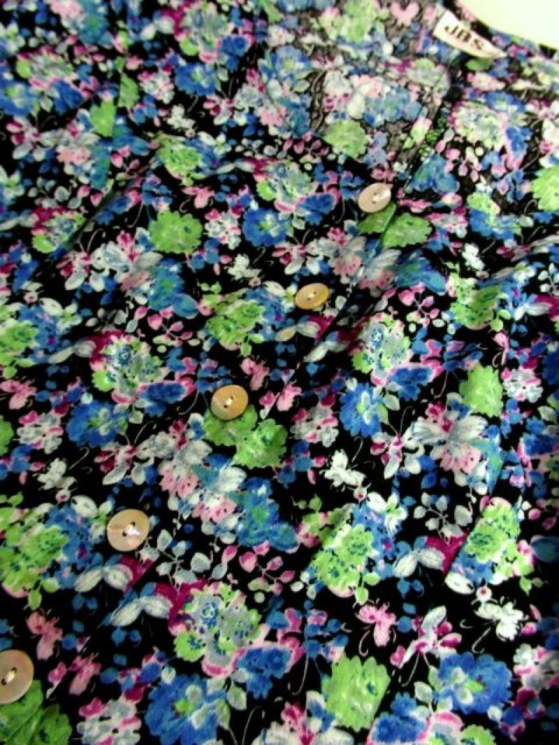 画像3: USA古着 アンティークフラワープリント×キラリと光るシェルボタン♪ 前開き可能で使い勝手が良さそう★ 大人ヴィンテージワンピース