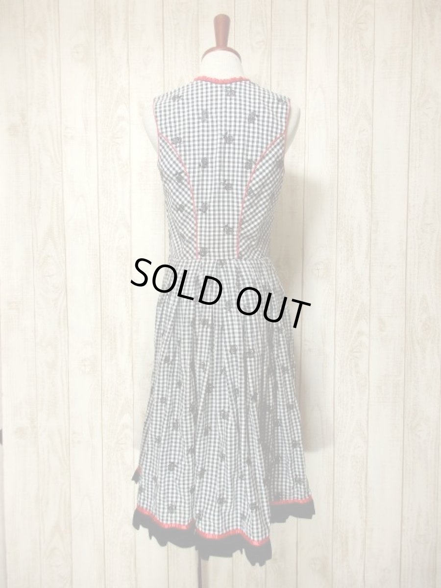 画像5: チェック柄×お花刺繍×リボン装飾がとびっきり可愛い Black×White×Greyのモノトーンカラー ウエストリボン結び ディアンドル チロルドレス ドイツ民族衣装 舞台 演奏会 フォークダンス オクトーバーフェスト 【5291】 (5)