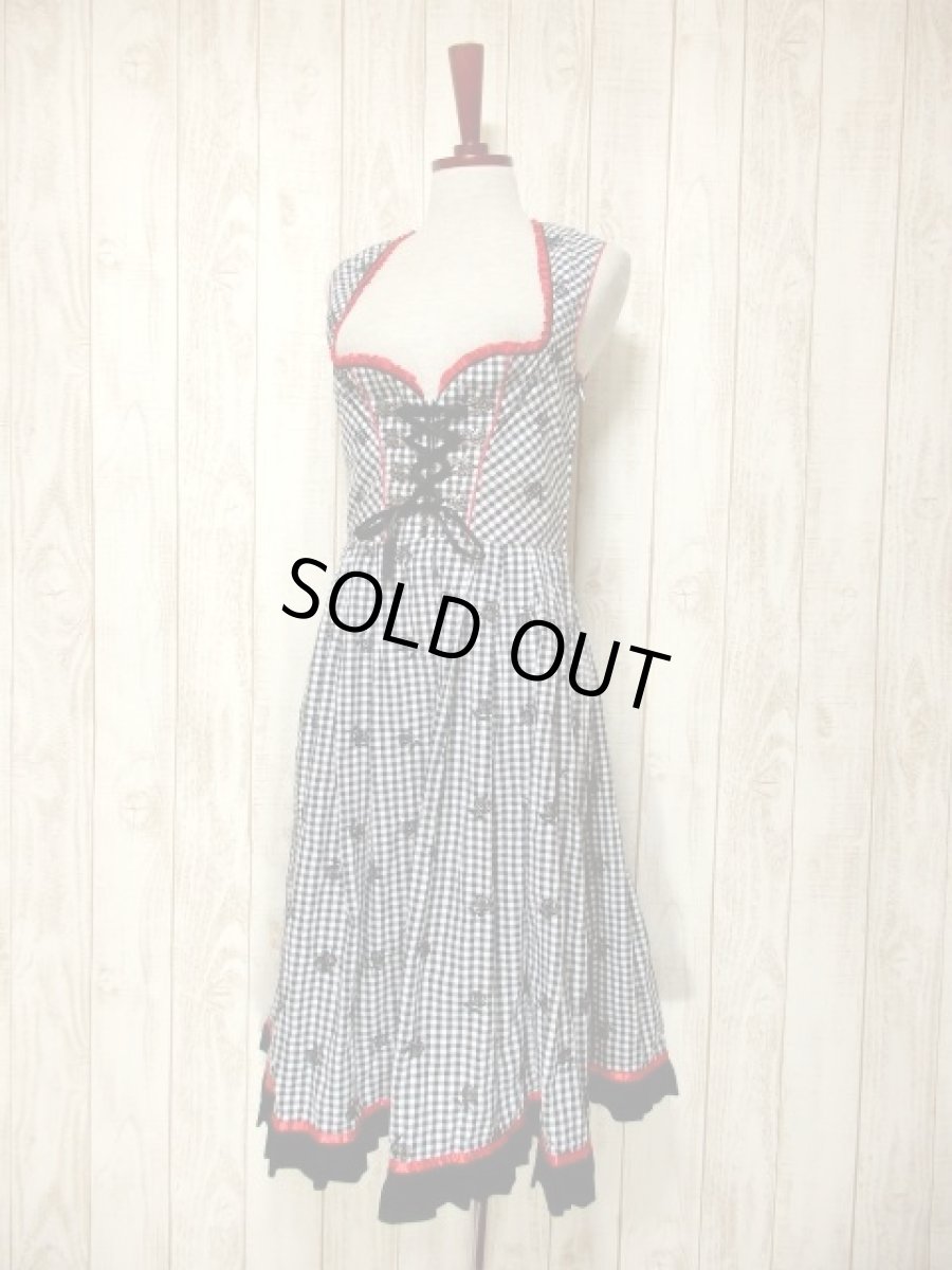 画像2: チェック柄×お花刺繍×リボン装飾がとびっきり可愛い Black×White×Greyのモノトーンカラー ウエストリボン結び ディアンドル チロルドレス ドイツ民族衣装 舞台 演奏会 フォークダンス オクトーバーフェスト 【5291】 (2)