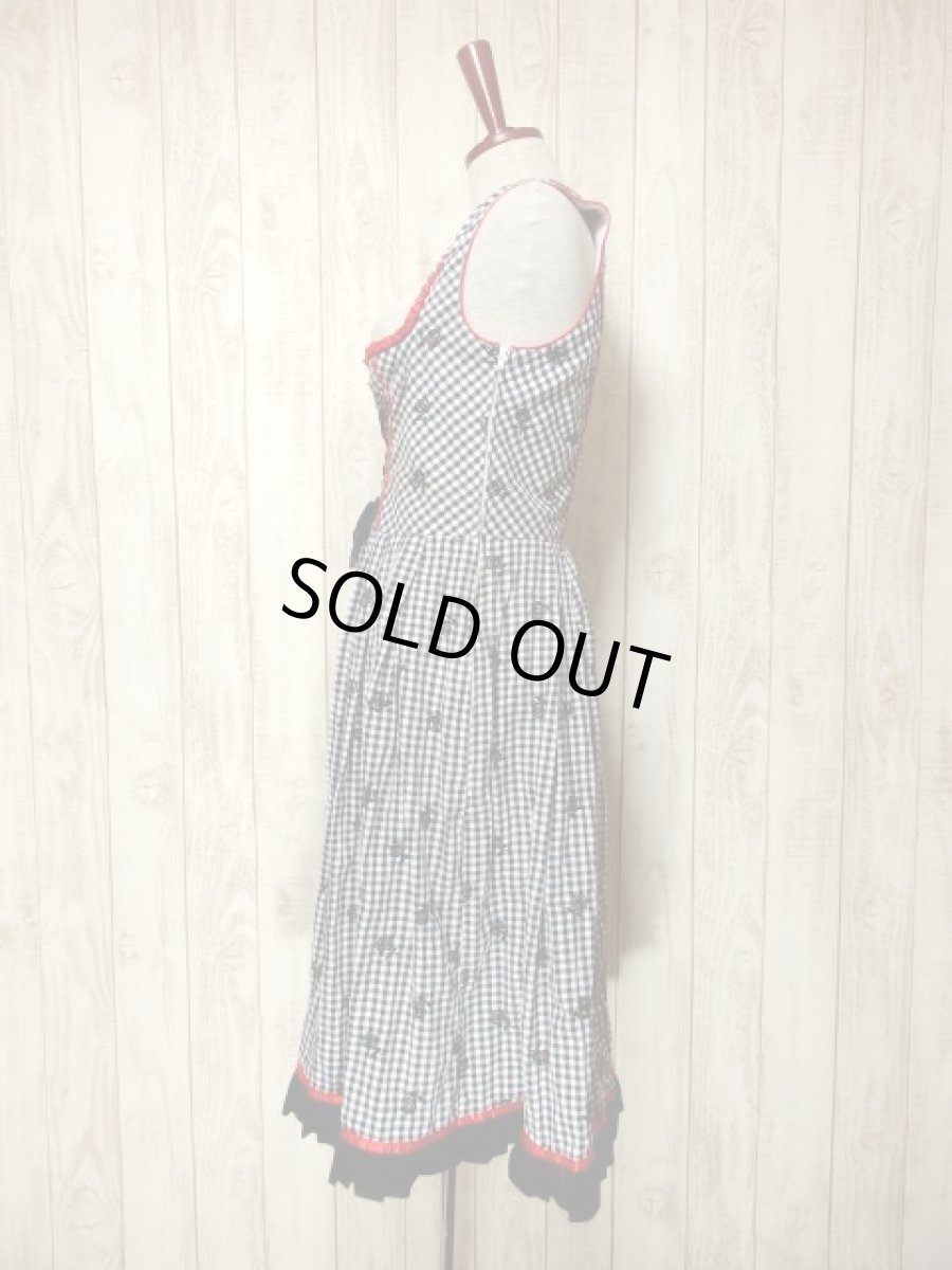 画像7: チェック柄×お花刺繍×リボン装飾がとびっきり可愛い Black×White×Greyのモノトーンカラー ウエストリボン結び ディアンドル チロルドレス ドイツ民族衣装 舞台 演奏会 フォークダンス オクトーバーフェスト 【5291】 (7)