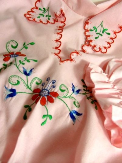 画像3: ぷっくりお花刺繍 Pinkカラー!!ステッチが可愛い 袖にも刺繍 ヨーロッパ古着 大人ガーリーなヴィンテージ刺繍スモックブラウス【5347】