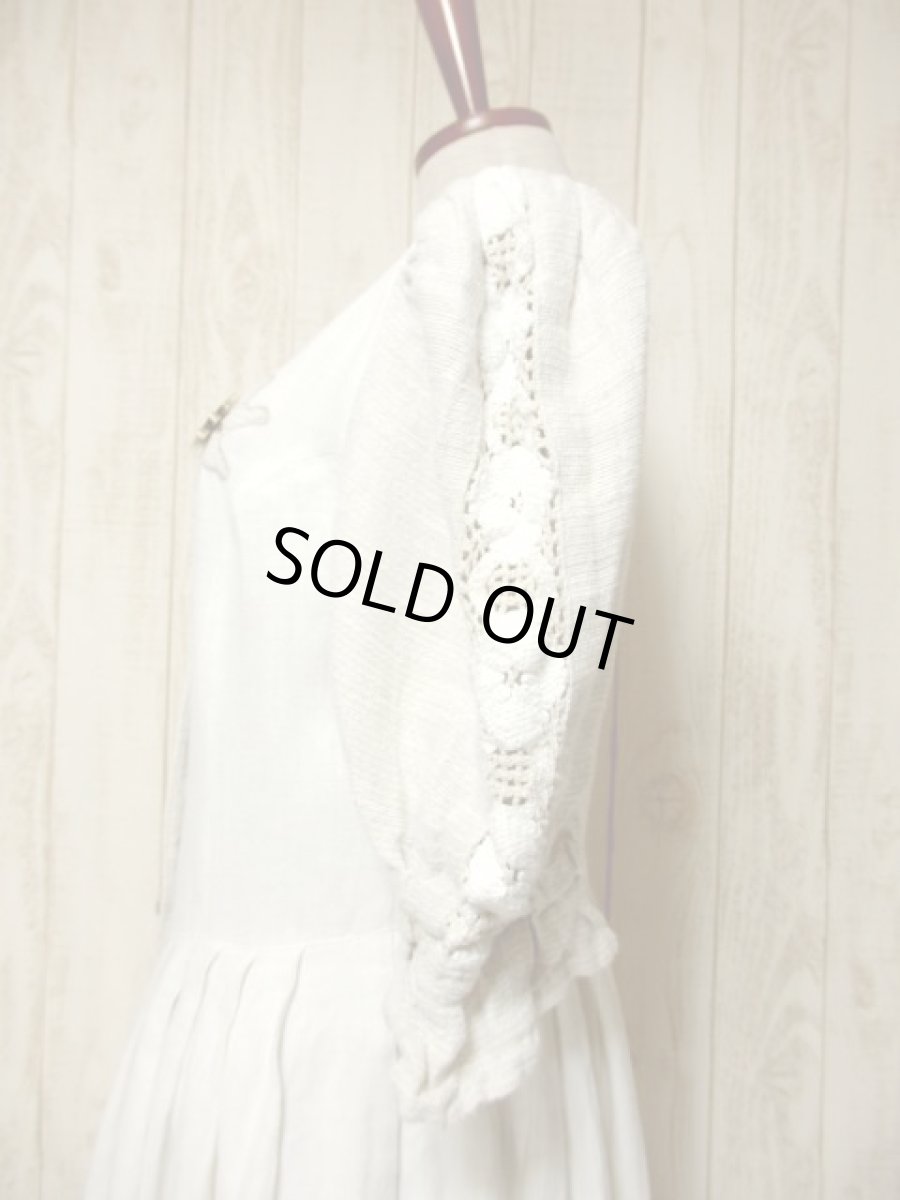 画像6: 大人フォークロア×かぎ編み切り返しデザイン レトロアンティークなウッド調ボタン装飾 ディアンドル チロルワンピース ドイツ民族衣装 舞台 演奏会 フォークダンス オクトーバーフェスト 【5375】 (6)