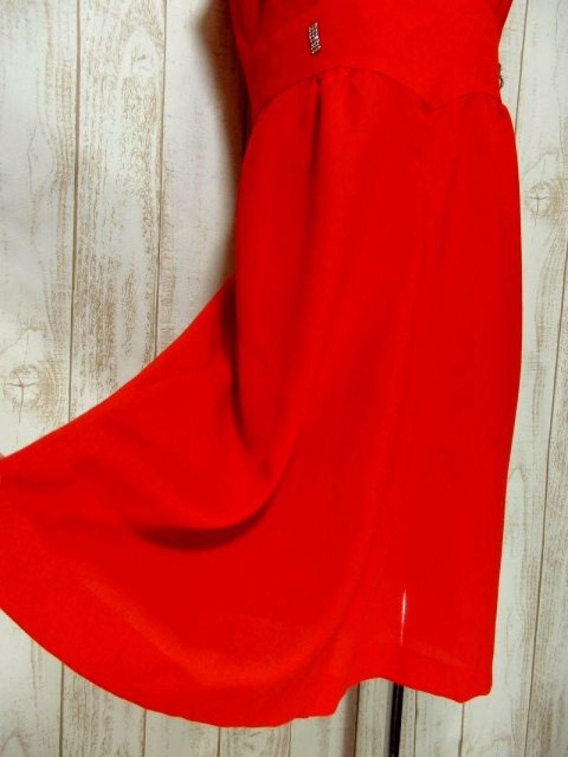 画像2: ヨーロッパ古着 ハッと目を引くレッドカラー×キラリと光るビジュー装飾がアクセント!! 大人ヨーロピアンヴィンテージドレス