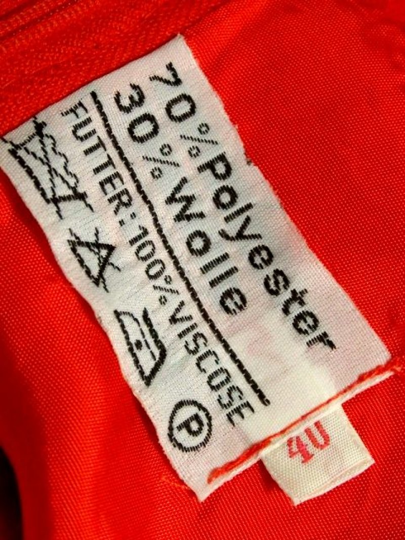 画像3: ヨーロッパ古着 ハッと目を引くレッドカラー×キラリと光るビジュー装飾がアクセント!! 大人ヨーロピアンヴィンテージドレス